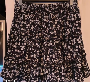 Volang kjol - Trendig volang kjol, blommig från shein