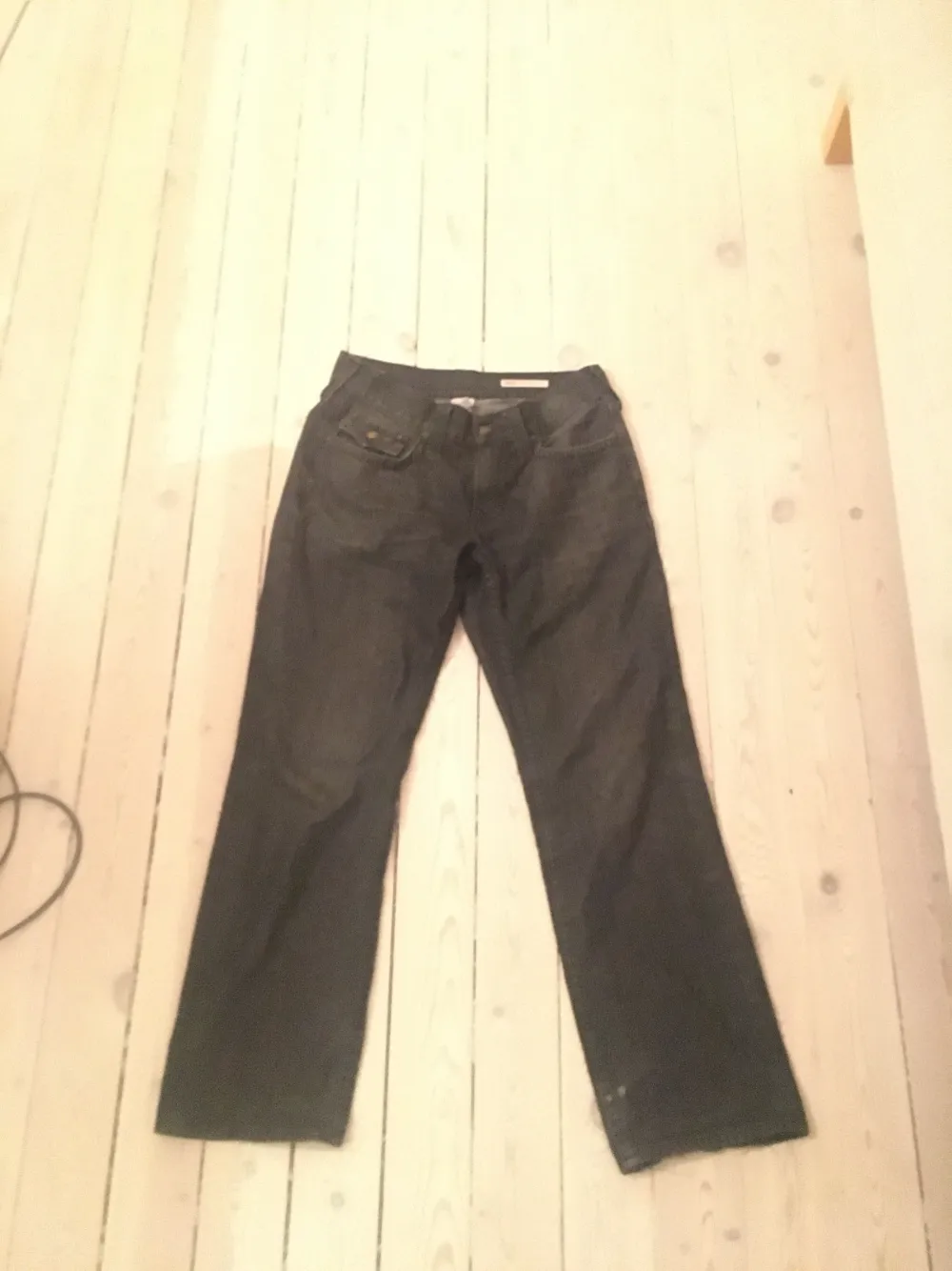 as feta true religion jeans i storlek 32, jag vet inte längden på dom men de är lite för korta på mig som är 186, om ni undrar något är det bara att kontakta mig🤑. Jeans & Byxor.