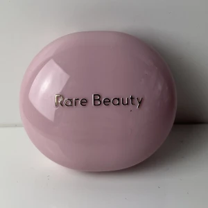 Rare beauty ~ nearly neutral  - Använd, se bilder för skick! Färg: nearly neutral 