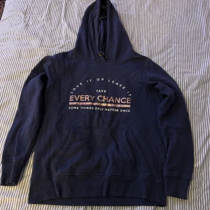 Tröja  - Har mörkblå färg 