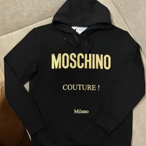 Moschino hoodie storlek XXL TOP KVALITE 