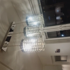 Lampa  - Måste bort omgående!!!! Får mina möbler imorgon. Därför så billigt.  Helt oskadad. SERIÖSA KÖPARE. SNABB AFFÄR. .