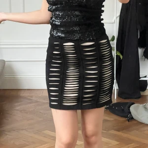 Gothic kjol - Storlek S. Stretchigt tyg så passar även M. Möts i stockholm eller fraktar 🖤man köper genom att kontakta mig :)