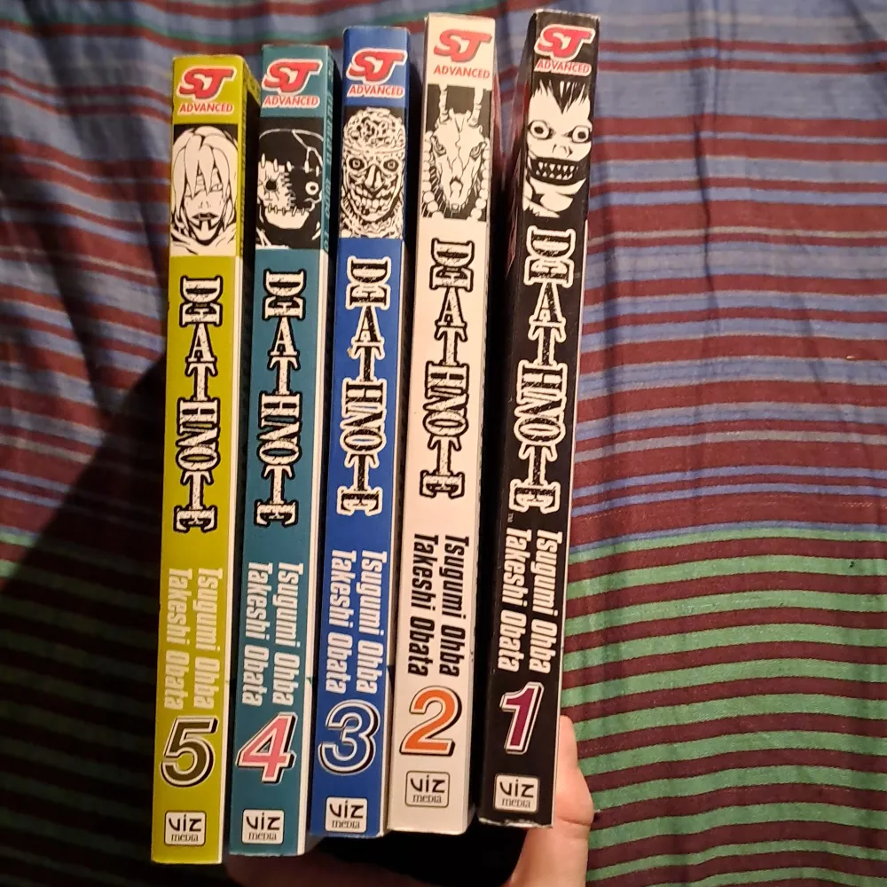 Death note manga, bra skick, vol 1-5, går att köpa enskiltt och alal tillsammans,  1 för 50kr och alla 5 för 200 kr, pris går att diskuteras. Övrigt.