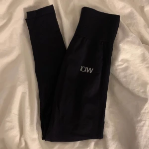 ICIW träningstights - Svarta träningstights från ICIW, nyskick💞Storlek XS. Nypris 599:-