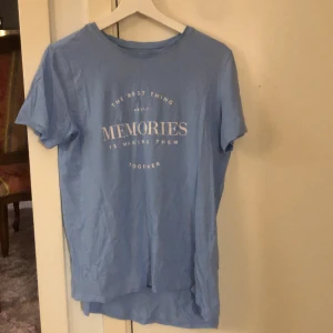 Blå tröja - Använd max2 gånger, nytt skick.