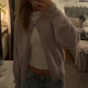 Kofta - Stickad kofta ifrån bikbok i storlek s 