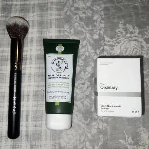 Borste ansiktsmask serum kräm - Borste hickap 115 (120kr) - White clay ansiktsmask (100kr)  - Niacinamide the ordinary (50kr)