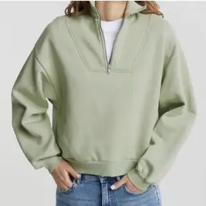 Supermysig ljusgrön zip sweatshirt från gina tricot, storlek xs 💛