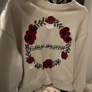 Sweatshirt  - En sweatshirt i fin kvalite från Carin Wester, storlek: xs