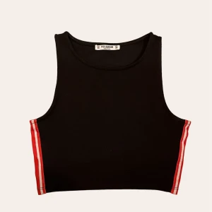 linne - svart linne med röda ränder från pull&bear 🏎️- storlek xs, bra skick !! priset går att diskutera, så kom med egna förslag 😇fler intresserade -> budgivning 
