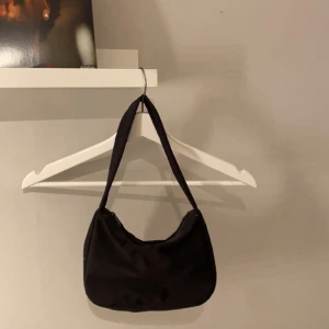 Väska från ginatricot 🖤 - Använd en gång, väldigt bra skick