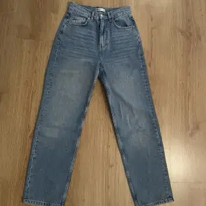 Blåa jeans från Ginatricot storlek 32  200 + frakt 