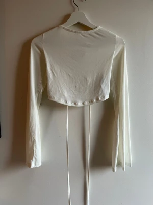 Mest top - Nyskick!  Rensar ut garderoben med många oanvända plagg! Kika in på min profil 🌟