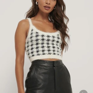 Topp - Stickad topp ifrån nakd i storlek s