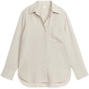 Skjorta i linne H&M - Oanvänd skjorta från H&M. Passar perfekt under våren och sommaren, 