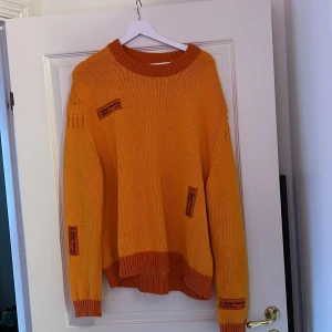 Heron Preston stickad tröja - Köpt på caliroots för 4000kr för 1 år sedan, dock knappt använd sedan dess.