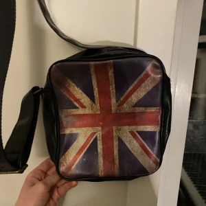 Axelremsväska Storbritannien  - Axelremsväska med Storbritannien flagga på