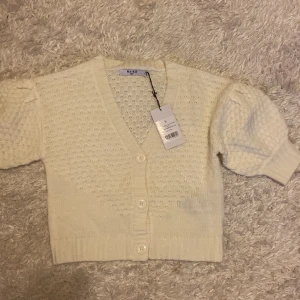 Virkad kofta/ topp - Så söt virkad kofta / topp från NA-KD. Storlek S