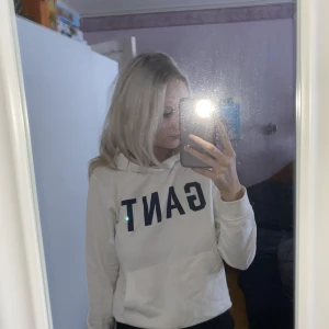 Gant hoddie  - Säljer min gant hoddie, använd några gånger, storlek 158/164  Säljer den för 100 kr + frakt 💕