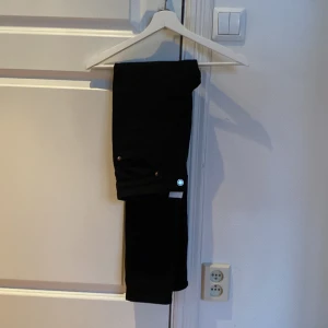 High waisted jeans - Nästan oanvända skinny jeans med hög midja. Säljer pga, har inte kommit till användning.