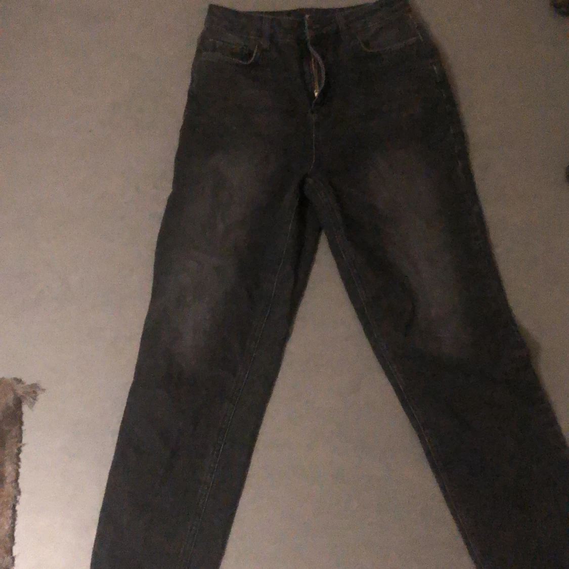 Svarta jeans