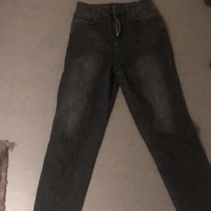 Svarta jeans - Använda 2-3 gånger skriv om ni har frågor ❤️
