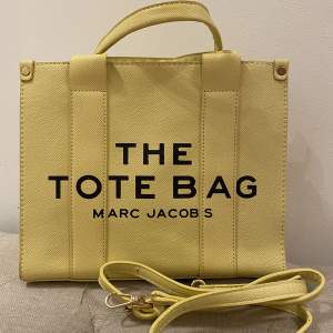 MJ Tote Bag - small helt ny!  Fin gul som är helt perfekt till sommaren! Kopia.