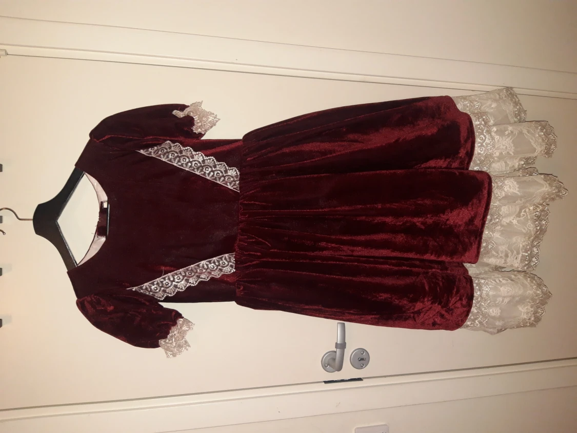 Festlig röd klänning med strl 12-14y