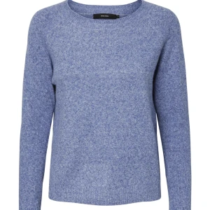 Stickad tröja veromoda  - Säljer denna blå melerade stickade tröjan från Vero Moda. Köpt i höstas och använd 3 gånger, inte en enda noppra.😇💙 Är i storlek XS och köptes för 250kr. Säljer därför för 140kr + frakt. (Tryck ej på köp nu, skicka meddelande istället.Kan ge flera bilder)