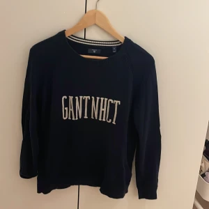 Gant tröja - Stickad gant tröja från såklart gant. Köpt för typ 400kr och bekväm💗