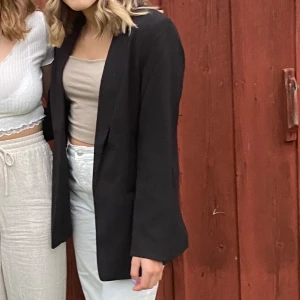 Kavaj - Svart kavaj från hm! 