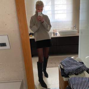 Intressekontroll på dessa supersnygga gråa  ”Denvee boots” från Isabel Marant i storlek 38! Köpta i vintras men säljer för att jag tröttnat lite på dem. Pris kan diskuteras🥰