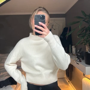 Stickad tröja - Stickad tröja från and Other stories i storlek S🤍