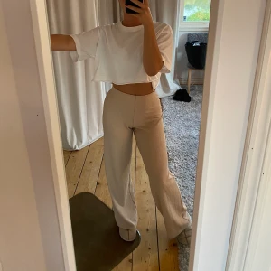 Vida byxor - Vida byxor från Gina Tricot i storlek XS, puderrosa