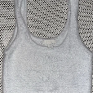 Flis linne  - Magtröja linne från hm Stl S, material flis. Väldigt bekväm 