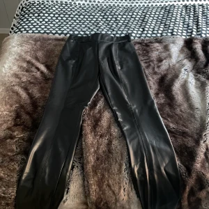 Byxor - Lackbyxor från new yorker, aldrig använda, strl s