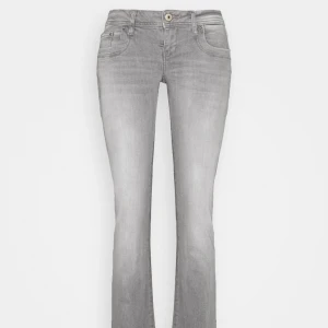 Ltb jeans💓 - Säljer mina gråa ltb jeans då de inte passar. Aldrig använda så de är helt nya. Köpta för 829kr mitt pris 600kr💖 