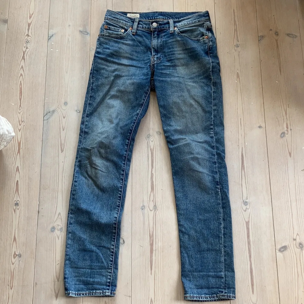 Levi’s jeans modell 511 W30 L32. Sparsamt använda och i gott skick. Jeans & Byxor.