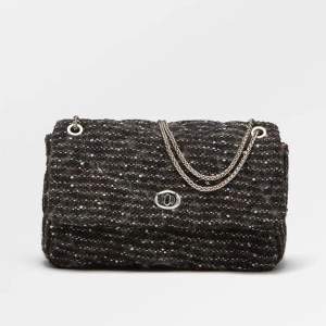 Säljer nu min svarta Beck söndergaardväska i modellen ”Auva Hollis bag”. En stor och rymlig väska som är as snygg nu i höst! Mått: 26x16 cm💓💓nypris: 799