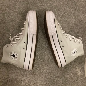 Converse - Converse hög sula ljusgröna använda fåtal gånger skriv bara om du e intresserad av att köpa.