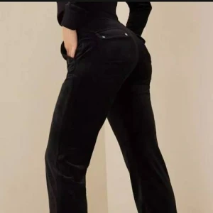 Xxs - SÖKER efter ett par röda,svarta eller gröna juicy byxor för helst 500 t 600 kr och om ni säljer juicy byxor med nån av dessa färger kontakta gärna mig!♡