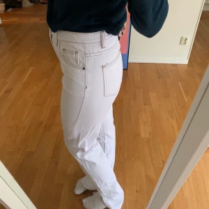 Vita jeans med sömmar - Jeans från princess polly. Aldrig använda! Nyskick 