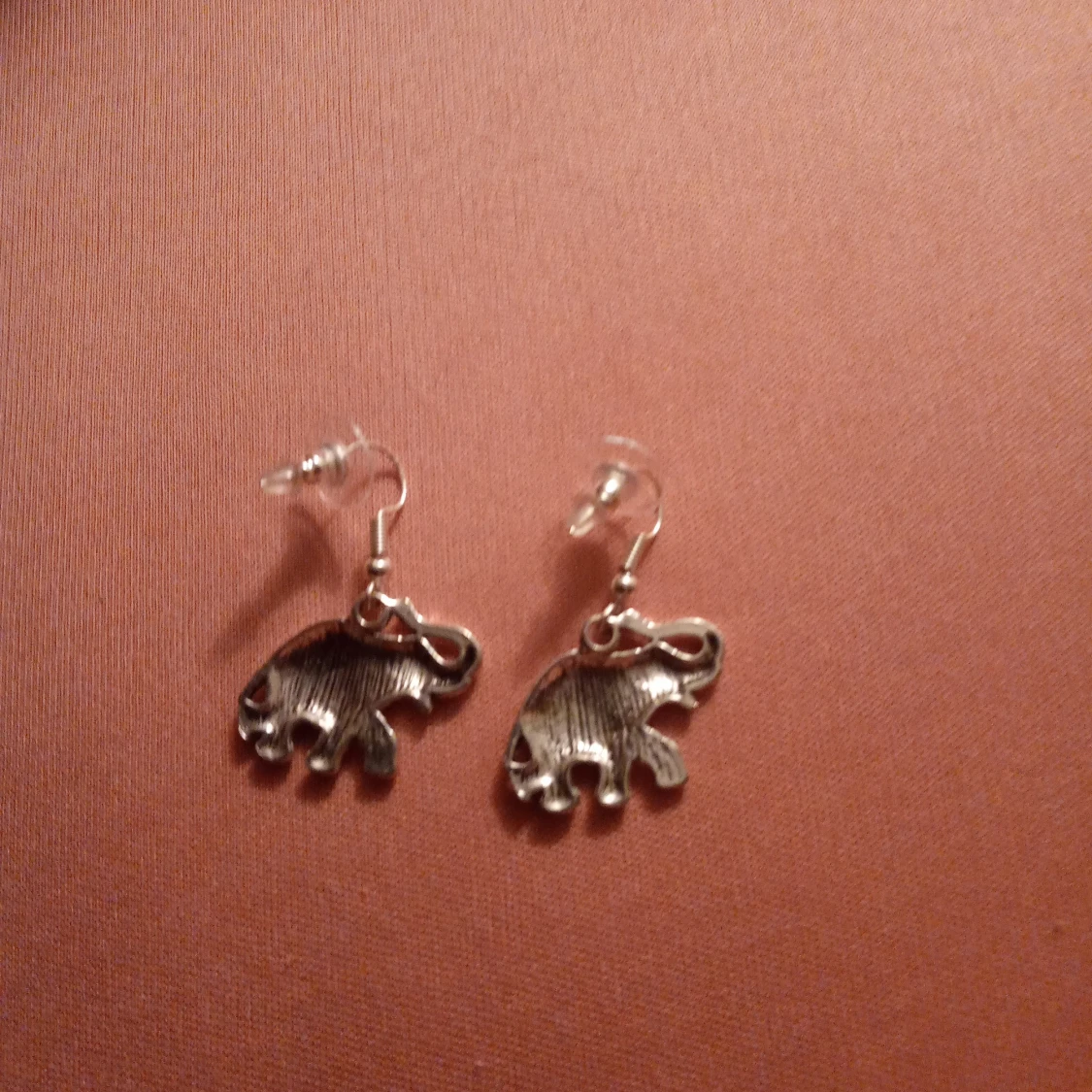 Elefant örhängen .