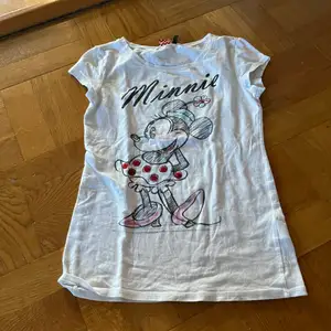 Lång t-shirt med Minnie Mouse tryck 