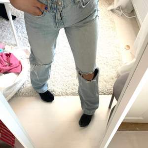 Hejsan! Jag säljer mina skitsnygga high waisted jeans från Gina Tricot då de inte kommer till användning längre💗💘💖 Jeansen är i fint skick och endast använda några gånger💕 Köparen står för frakten💞💞