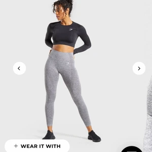 Gymshark vital seamless - Säljer mina gråa träningsbyxor från gymshark som är supersköna men har för många andra liknande. De är lite mörkare än på bilderna, supersnygga!! Köpta för 499kr