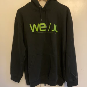 Hoodie - Svart hoodie från Wesc. Bra skick. Säljer för 60kr + frakt