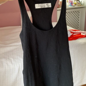 svart - Ett svart line för stort för mig men fint💗 andvänt lite gran från Zara☺️