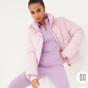 Vadderad jacka  - Vadderad jacka, kort modell.  100% polyester Storlek 36 Rosa Aldrig använd 